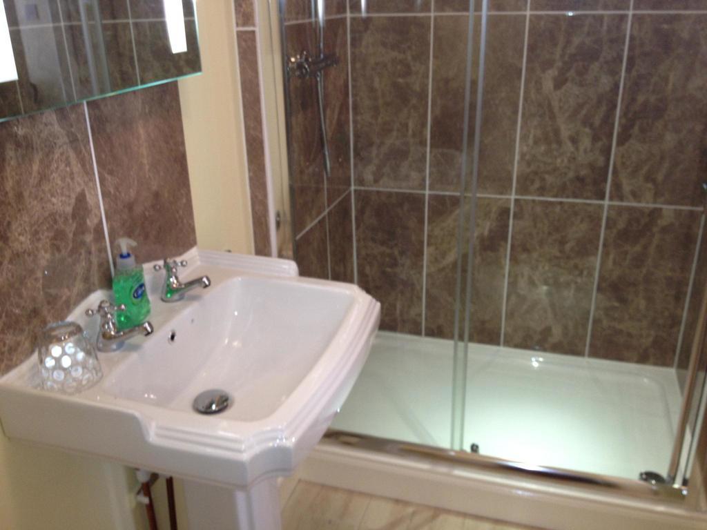 Cherrybrook Glastonbury Room photo